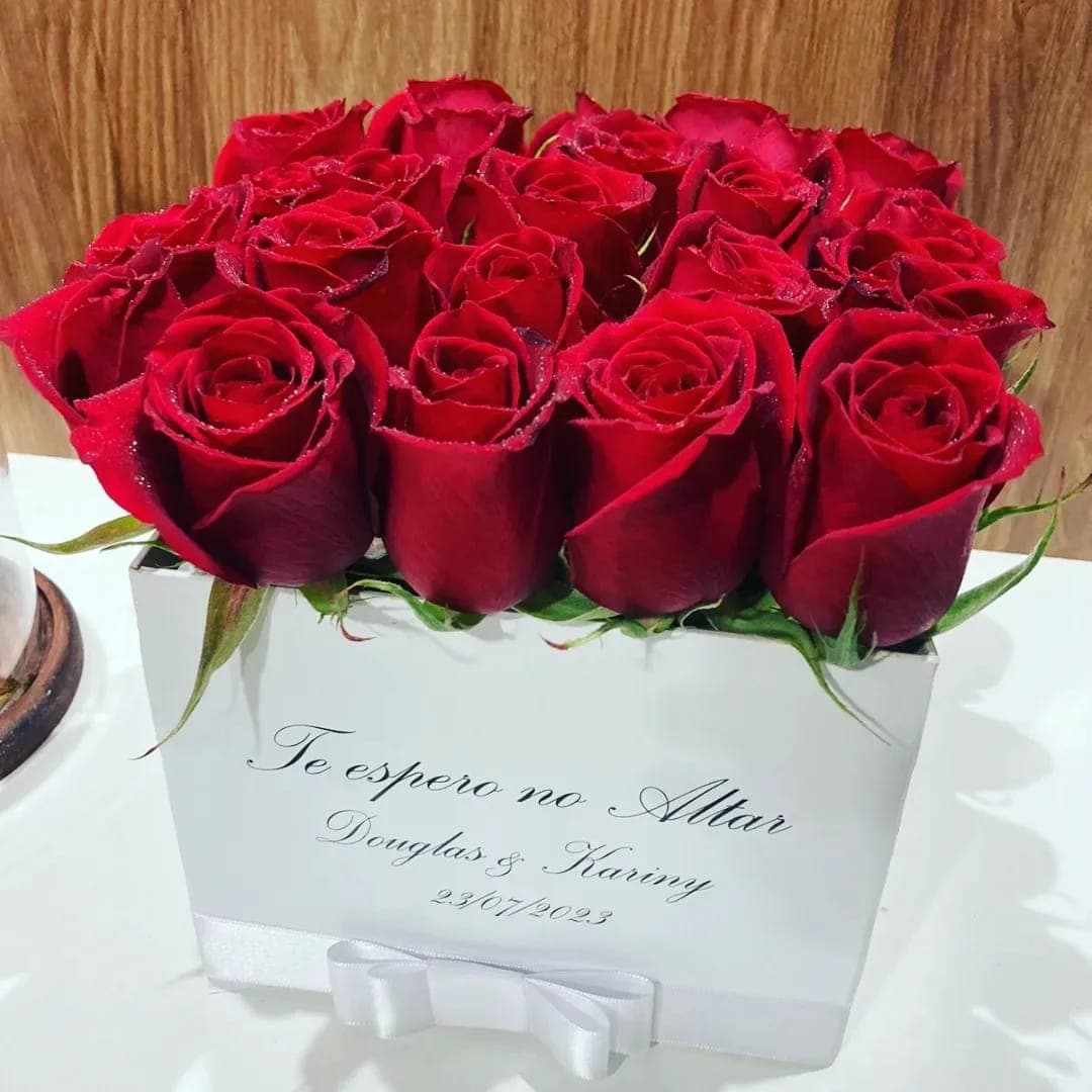 Box de luxo com rosas vermelhas
