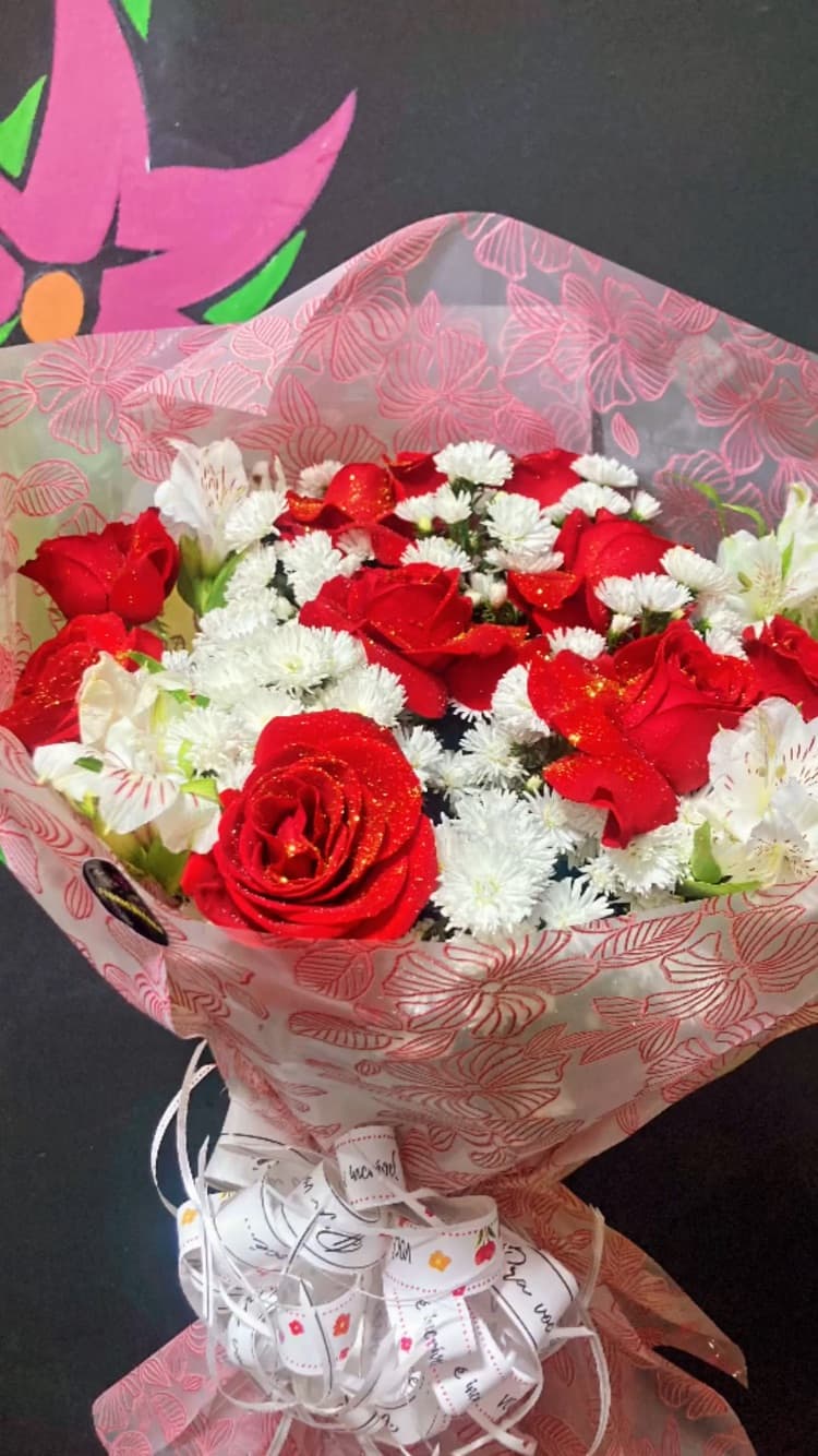 Buquê especial com 12 rosas
