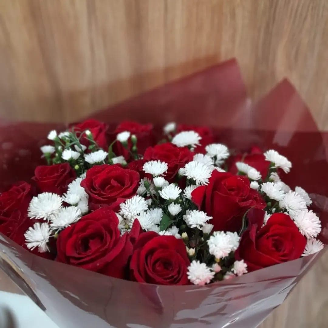 Buquê com 12 rosas