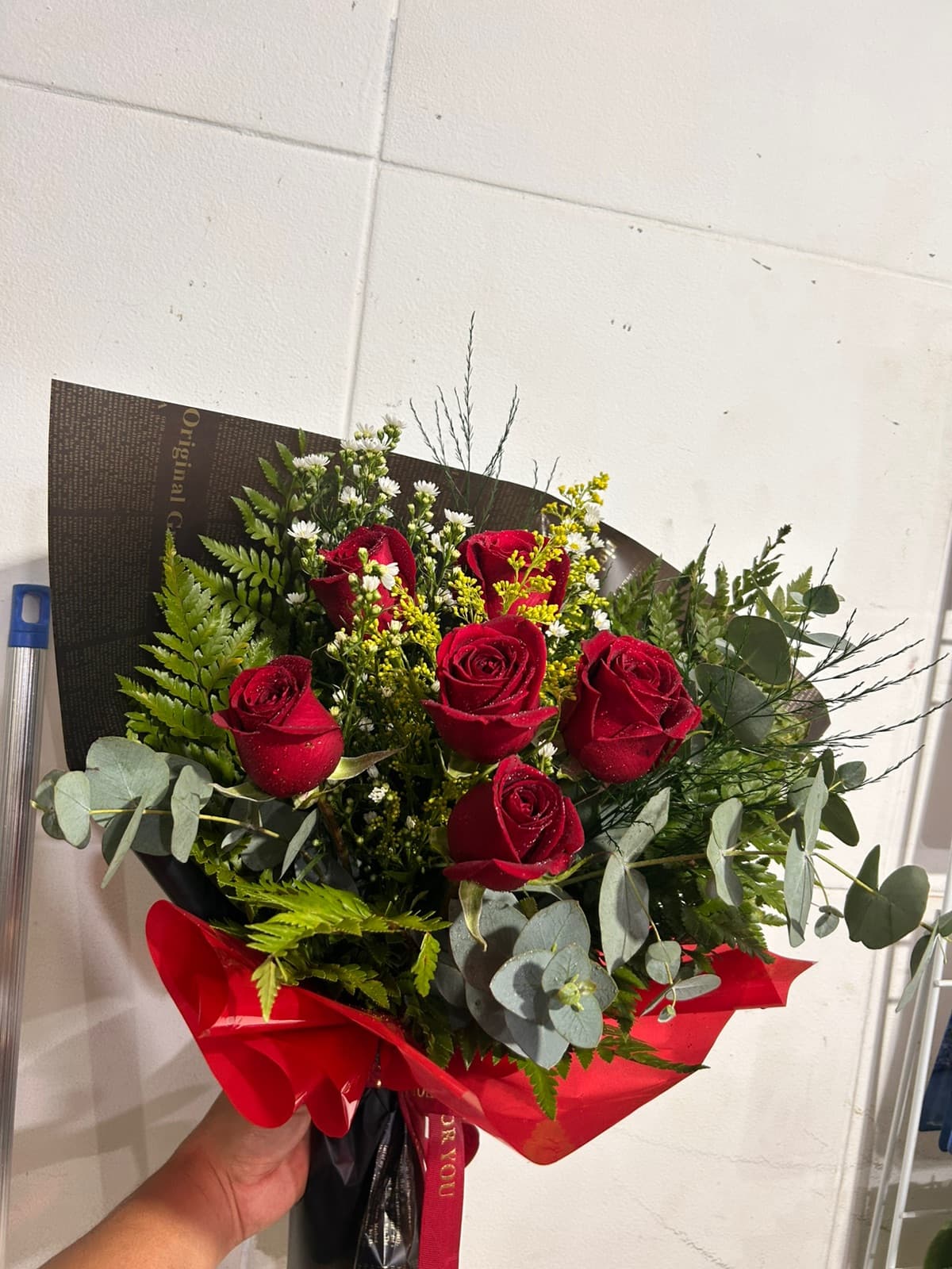 Buquê love red com 6 rosas