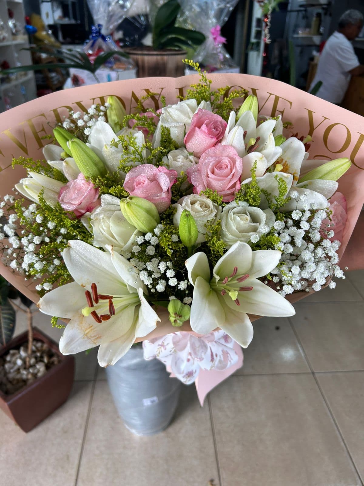 Buquê de lírios com rosas